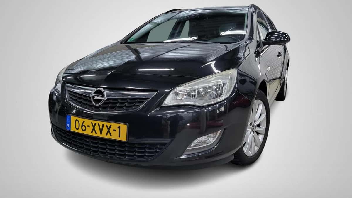 Opel Astra Sports Tourer (2012) — foto 1
