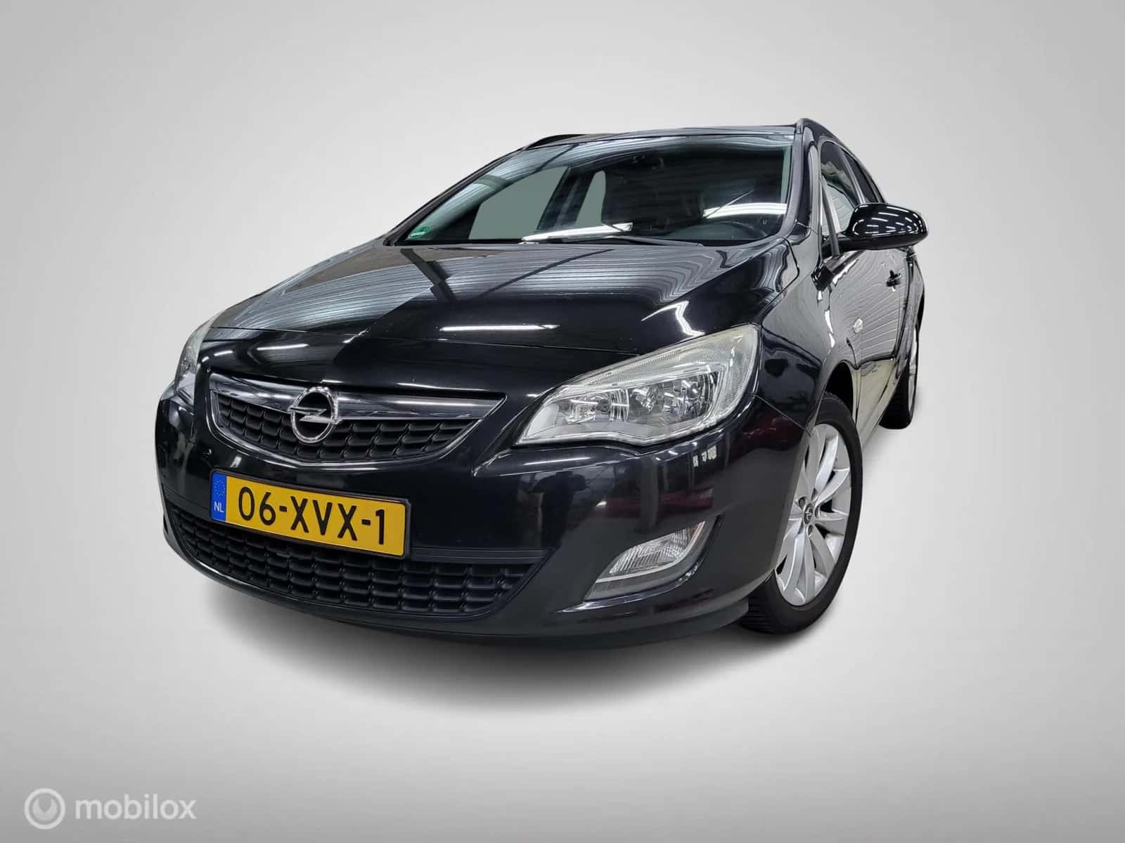 Opel Astra Sports Tourer (2012) — foto 1