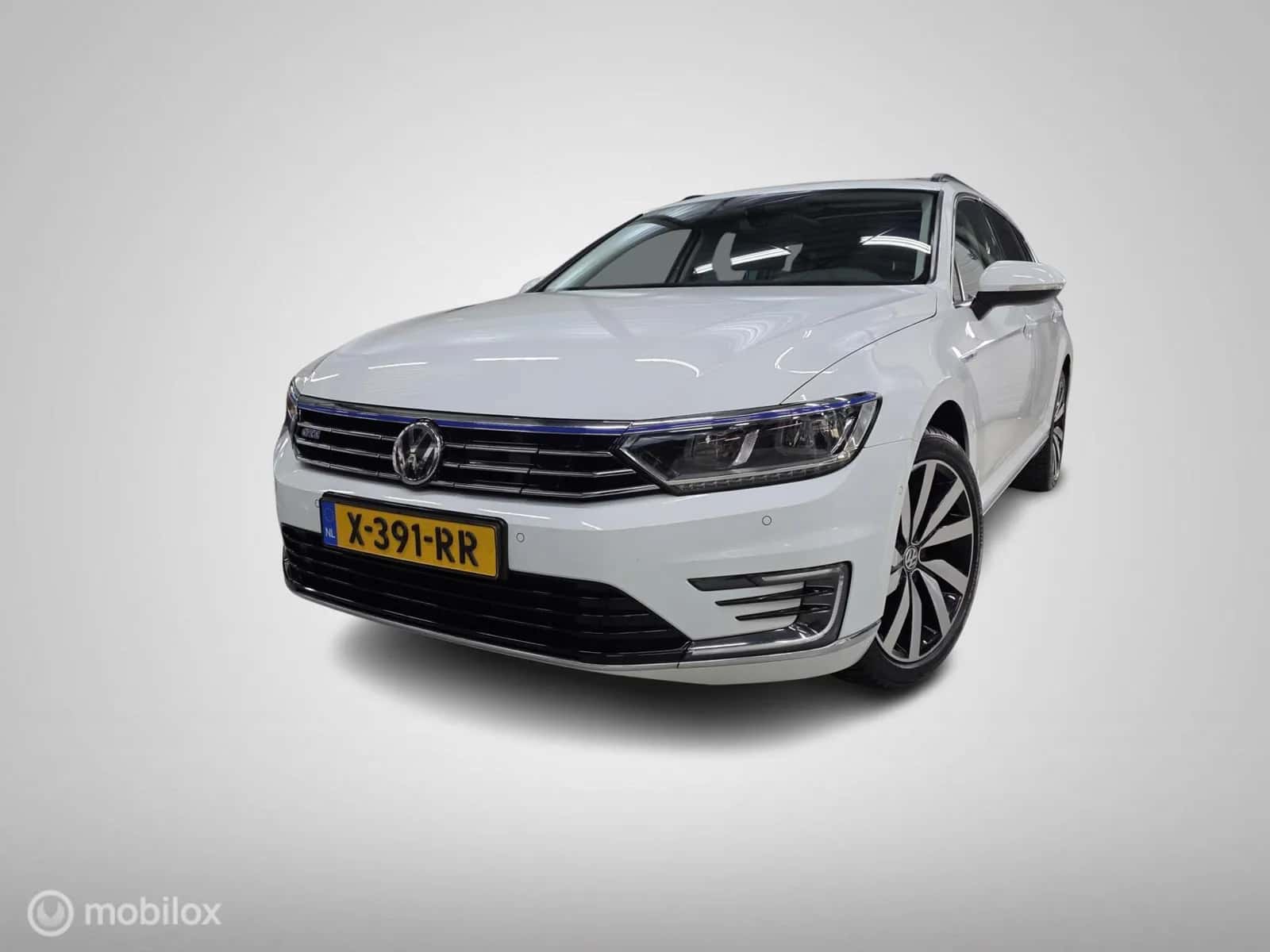 Volkswagen Passat (2018) — foto 1
