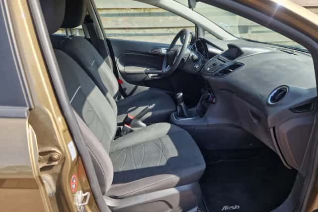 Ford Fiesta (2013) thumbnail 3