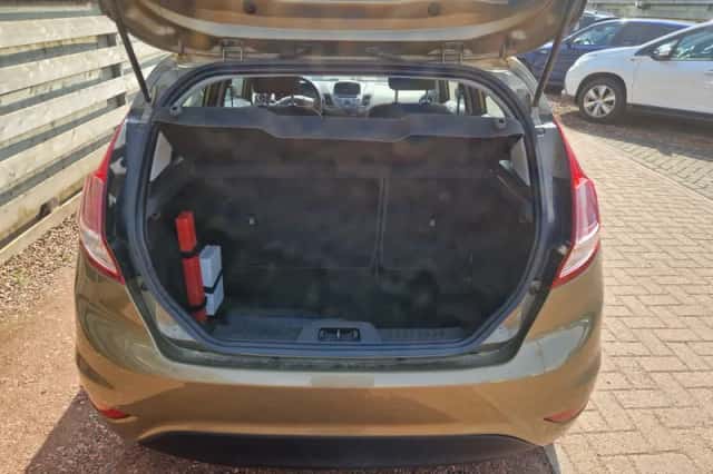 Ford Fiesta (2013) thumbnail 5