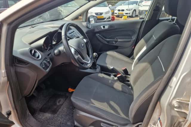 Ford Fiesta (2016) thumbnail 6