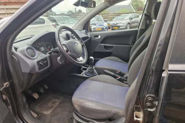 Ford Fiesta (2008) thumbnail 6