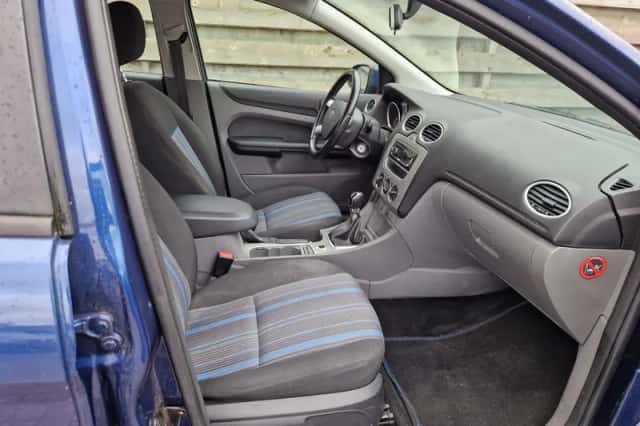 Ford Focus (2010) thumbnail 3