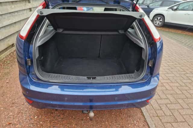 Ford Focus (2010) thumbnail 5