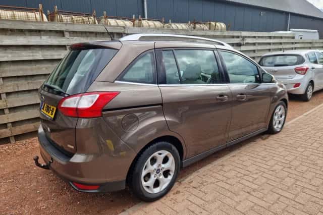Ford Grand C-Max (2016) thumbnail 2