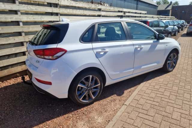 Hyundai i30 (2021) thumbnail 2
