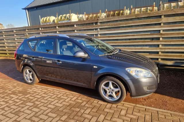 Kia Cee'd (2009) thumbnail 1