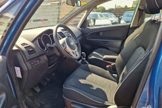 Kia Venga (2010) thumbnail 6