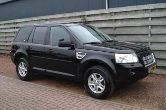 Land Rover Freelander (2010) thumbnail 1