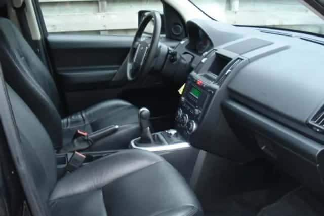 Land Rover Freelander (2010) thumbnail 3