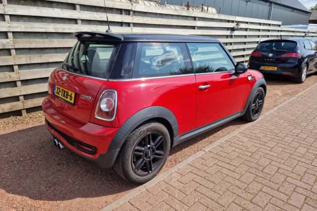 MINI Cooper S (2012) thumbnail 2