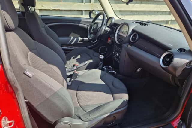 MINI Cooper S (2012) thumbnail 3