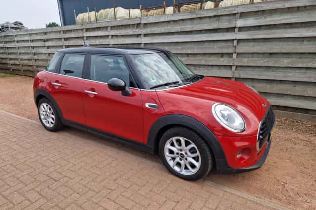 MINI Cooper (2017) thumbnail 1
