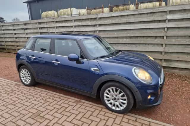MINI Cooper (2015) thumbnail 1