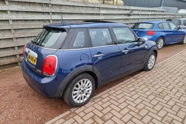 MINI Cooper (2015) thumbnail 2