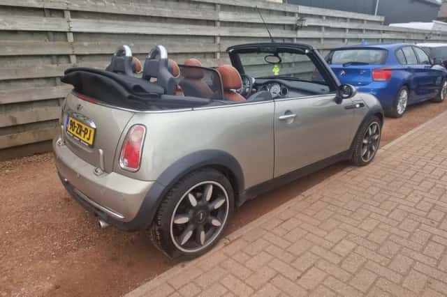 MINI Cabrio (2008) thumbnail 2