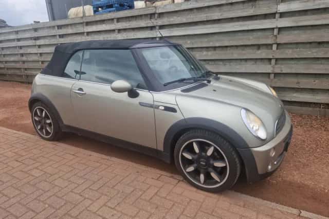 MINI Cabrio (2008) thumbnail 6