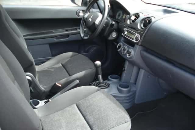 Mitsubishi Colt (2012) thumbnail 3