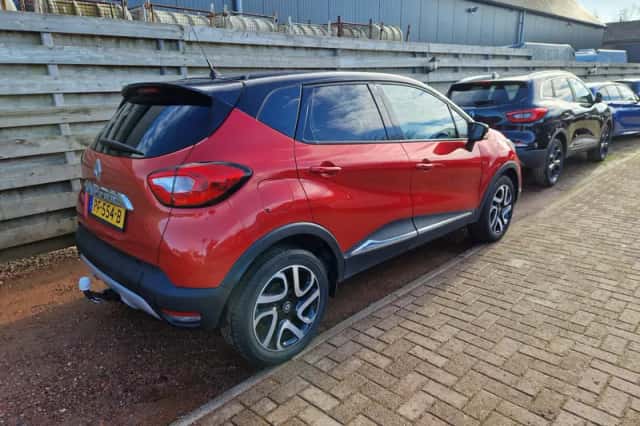 Renault Captur (2016) thumbnail 2