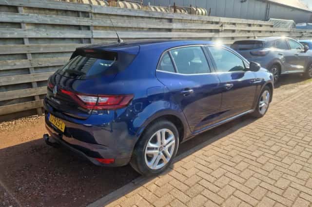 Renault Mégane (2018) thumbnail 2