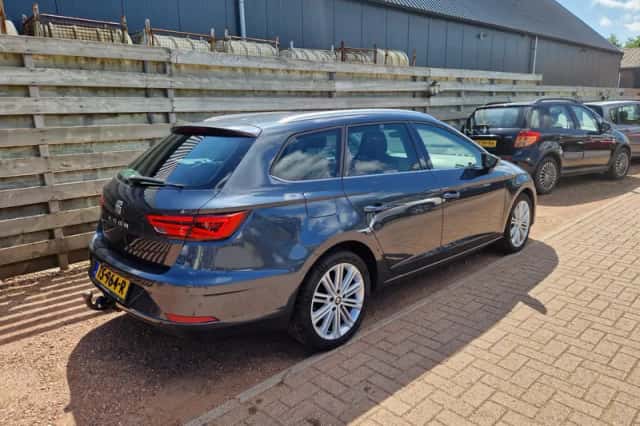 SEAT Leon (2018) thumbnail 2