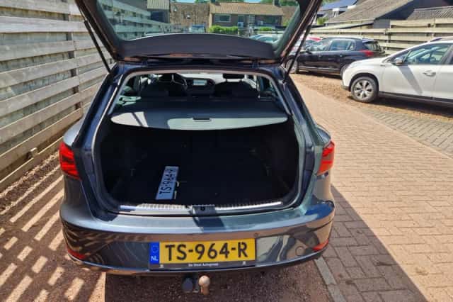 SEAT Leon (2018) thumbnail 5