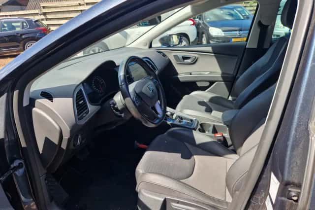 SEAT Leon (2018) thumbnail 6