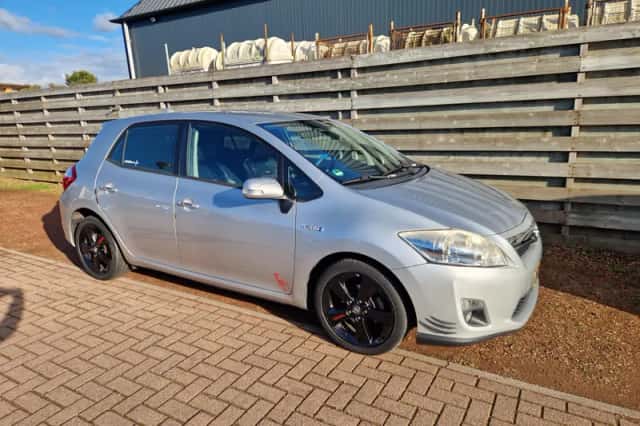 Toyota Auris (2011) thumbnail 1