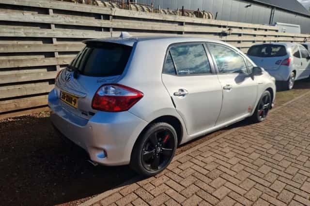 Toyota Auris (2011) thumbnail 2