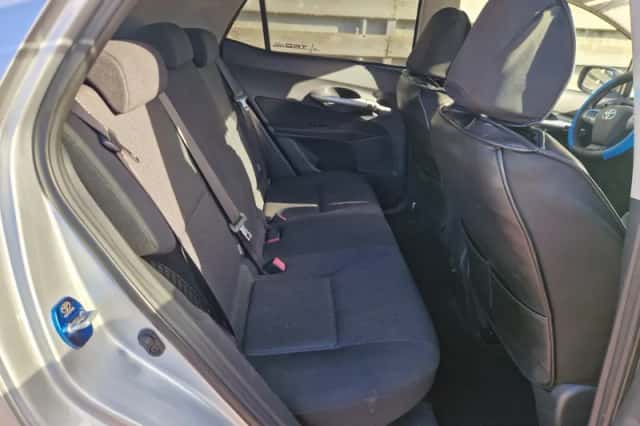 Toyota Auris (2011) thumbnail 4