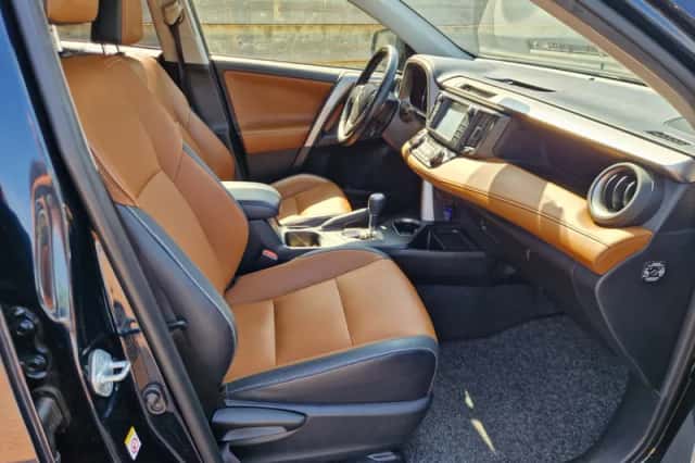 Toyota RAV4 (2017) thumbnail 3