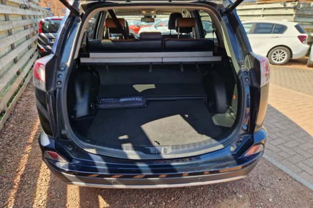 Toyota RAV4 (2017) thumbnail 5