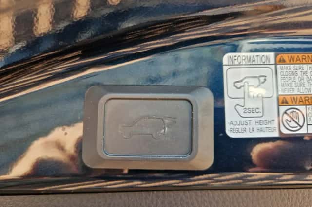 Toyota RAV4 (2017) thumbnail 6