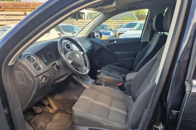 Volkswagen Tiguan (2010) thumbnail 6
