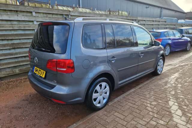Volkswagen Touran (2013) thumbnail 2
