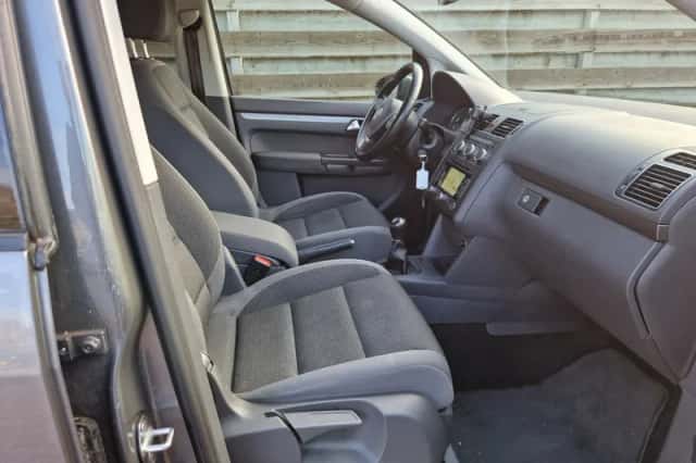 Volkswagen Touran (2013) thumbnail 3