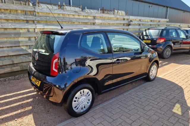 Volkswagen Up! (2012) thumbnail 2