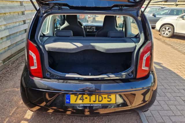 Volkswagen Up! (2012) thumbnail 5