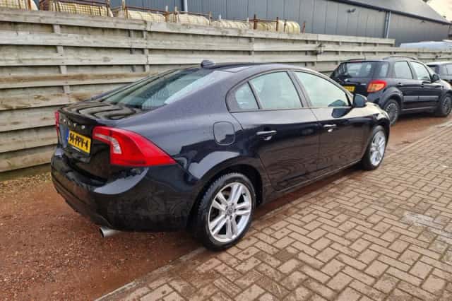 Volvo S60 (2011) thumbnail 2