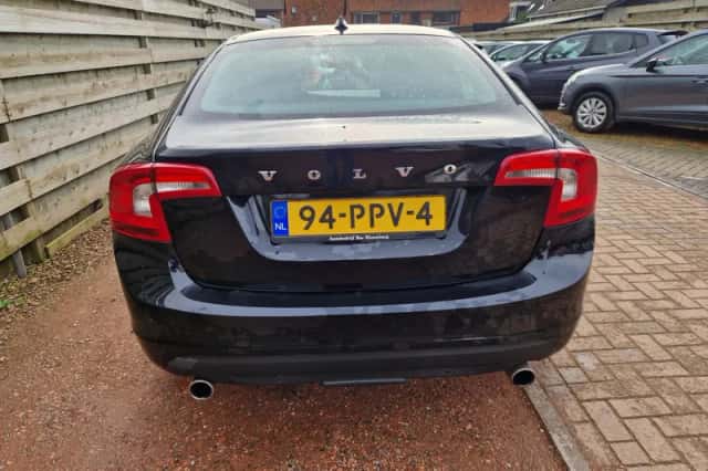 Volvo S60 (2011) thumbnail 3