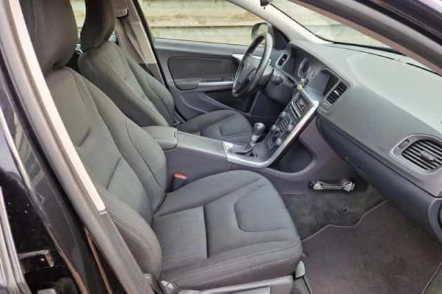 Volvo S60 (2011) thumbnail 4