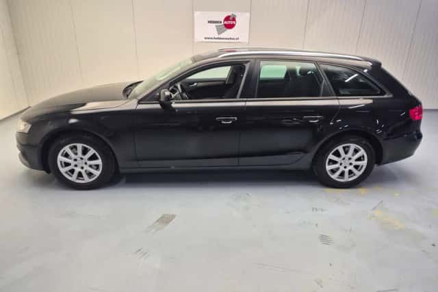 Audi A4 (2011) thumbnail 3