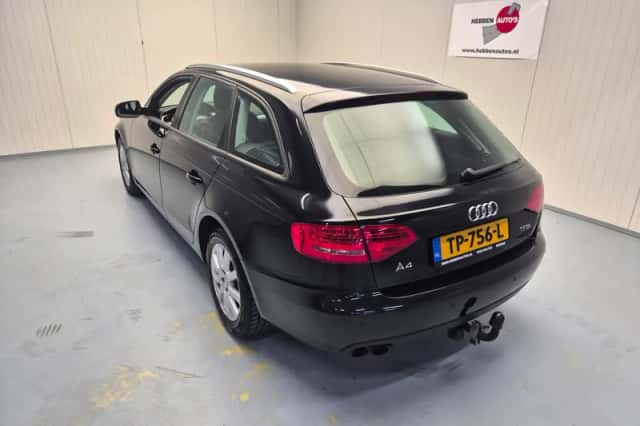 Audi A4 (2011) thumbnail 4