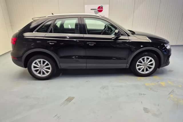 Audi Q3 (2016) thumbnail 2
