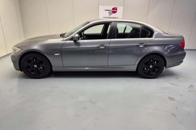 BMW 3-Serie (2011) thumbnail 3