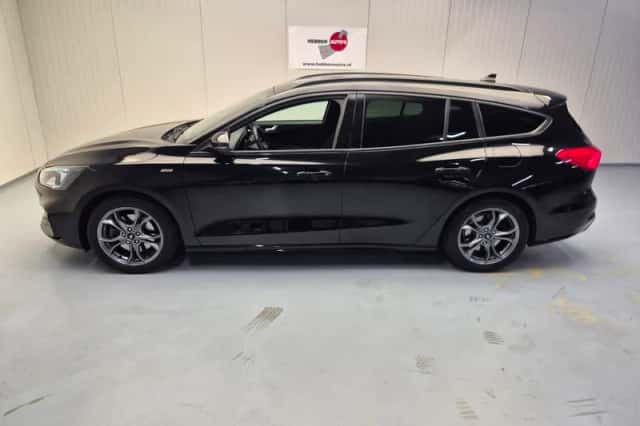Ford Focus (2020) thumbnail 3