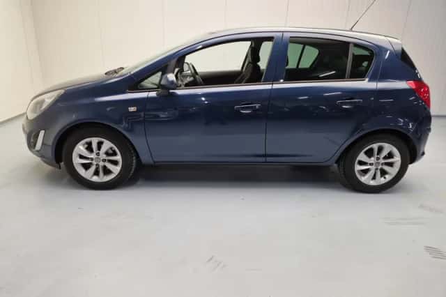 Opel Corsa (2014) thumbnail 3