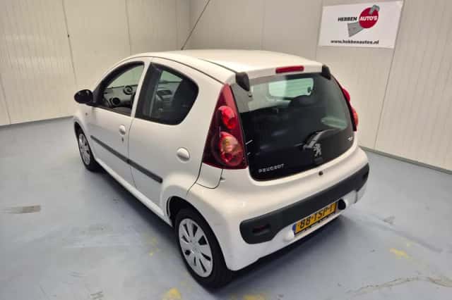 Peugeot 107 (2012) thumbnail 4