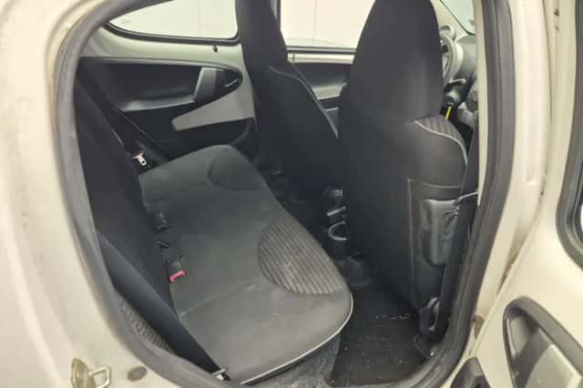 Peugeot 107 (2012) thumbnail 6